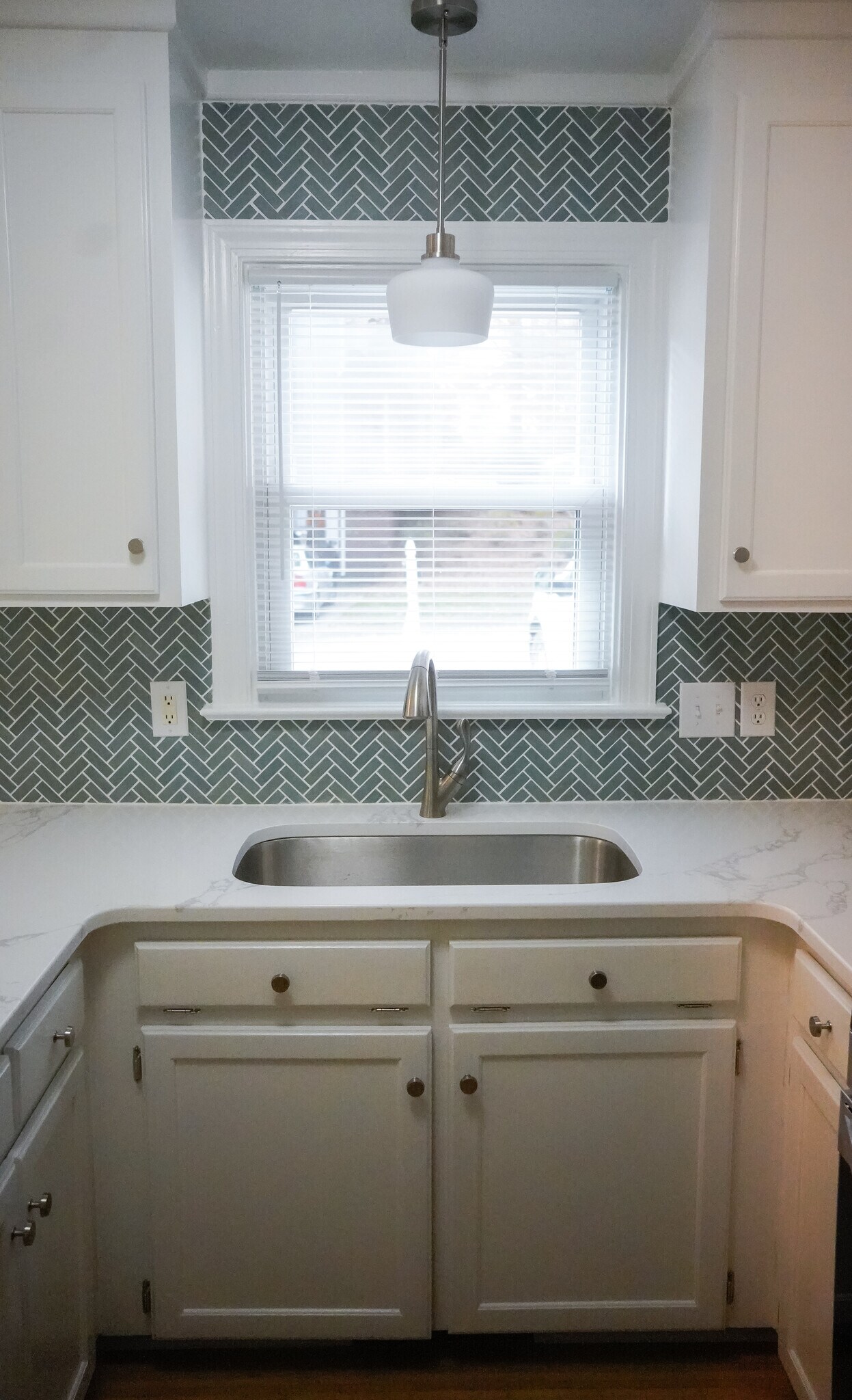 Building Photo - 3801 Lake Point Cir