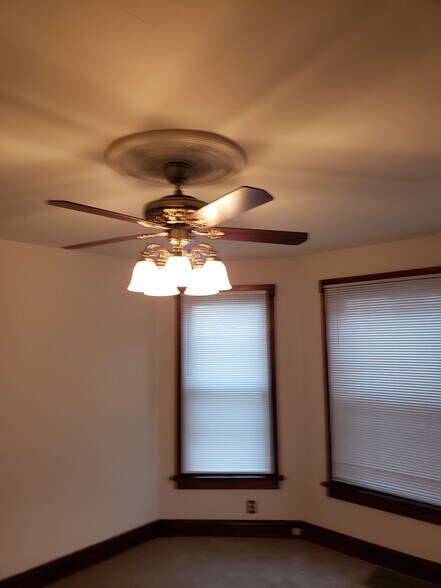 Dining room - 633 E Lombard St