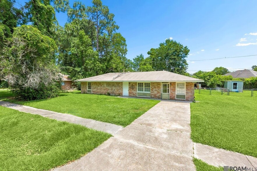 Building Photo - 8977 Nolen Dr