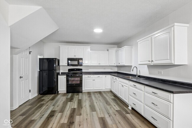 Building Photo - 809 N Meridian St Rd