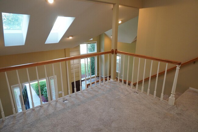 Building Photo - 1394 E Holly St