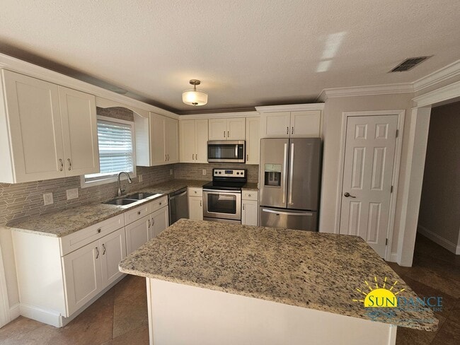 Building Photo - Great 3 Bedroom Home in Destin