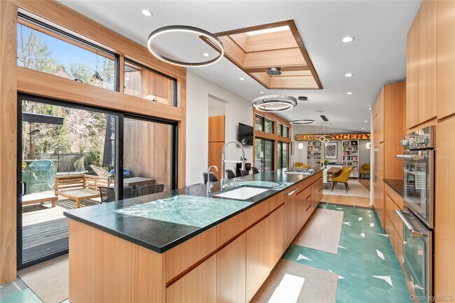 Building Photo - 14 Tall Tree Ct