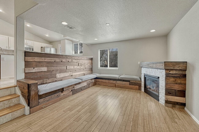 Building Photo - 12724 Henson Creek St