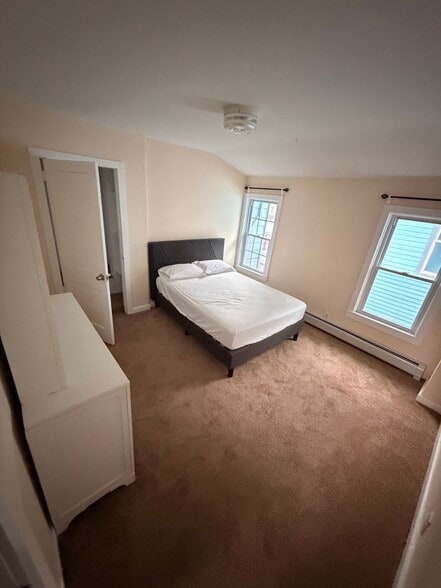 Bedroom - 404 W Clinton St