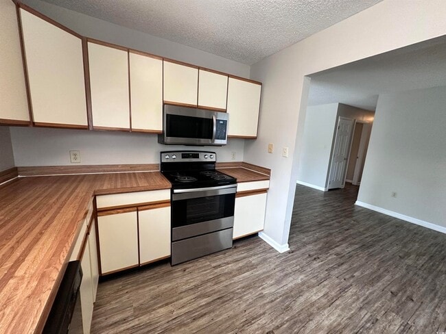 Building Photo - 6536 Valene Ct