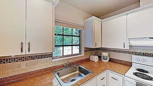 Building Photo - 1750 N Riverside Dr