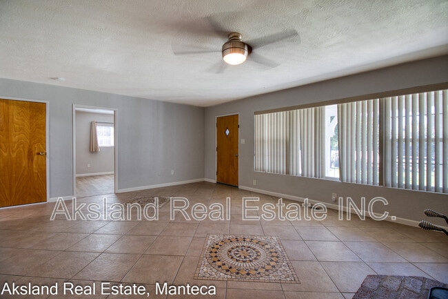Building Photo - 3007 W Lathrop Rd