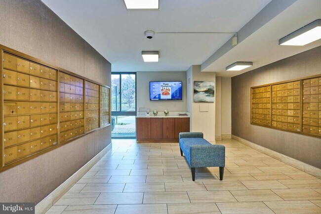 Building Photo - 2300 Pimmit Dr