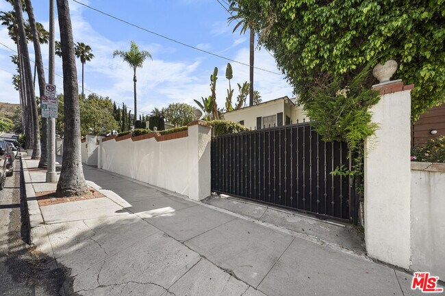 Building Photo - 1722 N Vista St