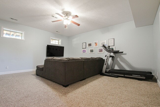 Building Photo - Pet Friendly Four Bedroom!
