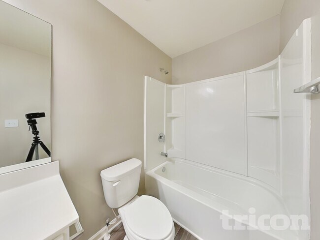 Building Photo - 109 Hyde Pk