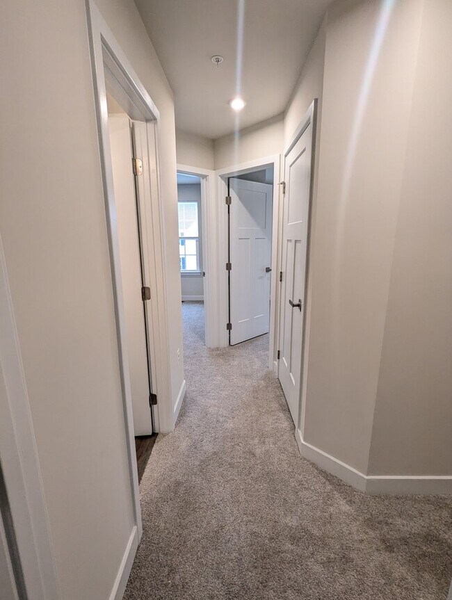 Building Photo - New Build (never lived in) townhouse avail...