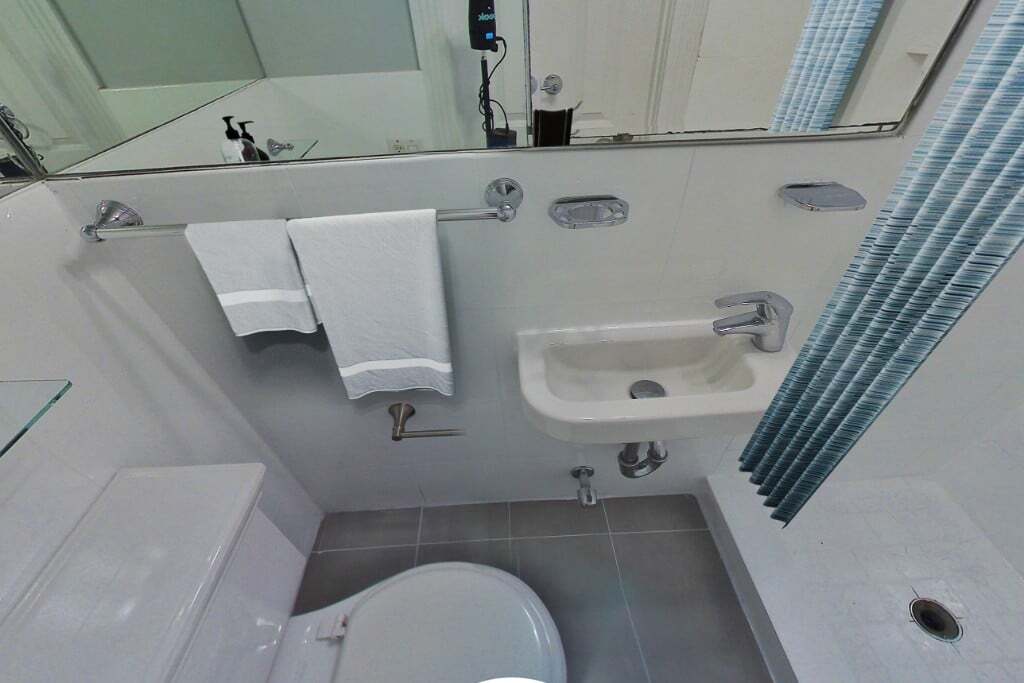 Building Photo - 202 E 13th St