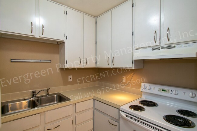 Building Photo - Great 2 bed 1 bath Condo in a Great Location!