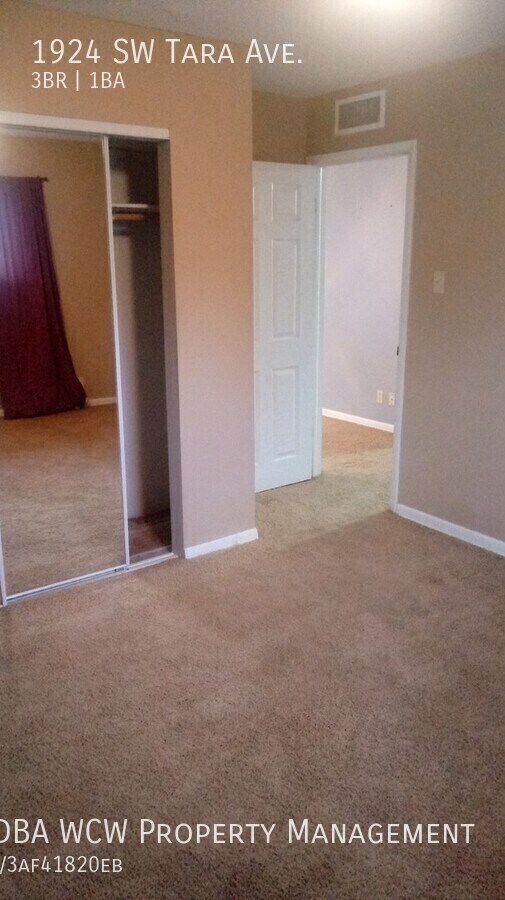 Building Photo - 1924 SW Tara Ave