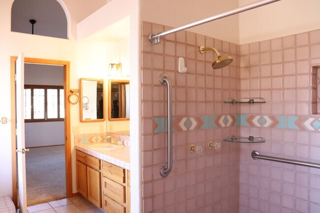 Building Photo - Golf Course Location