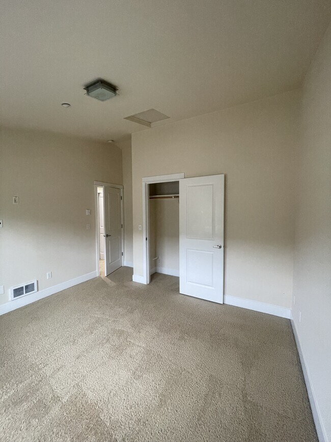 Building Photo - 834 N 145th Ln