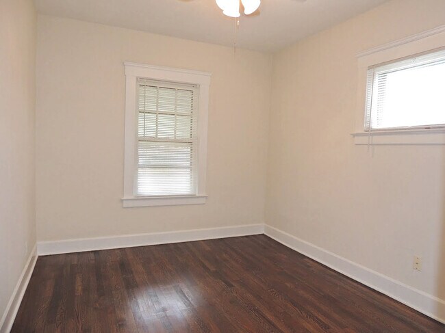 Building Photo - 16320 Scottsdale Blvd