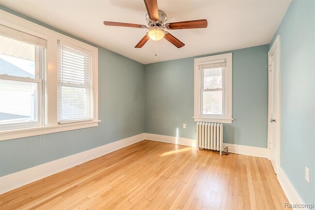 Building Photo - 613 E Lincoln Ave