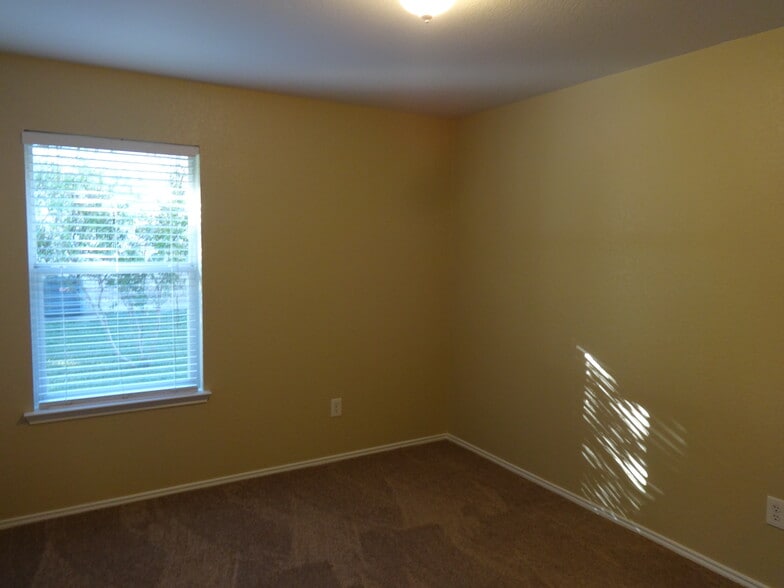 Building Photo - 1205 Rio Bravo Dr