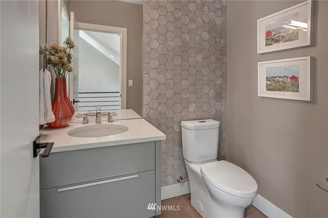 2nd floor 1/2 bathroom - 2210 12th Ave W