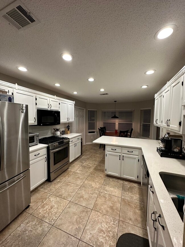 Building Photo - 1689 Parkside Cir