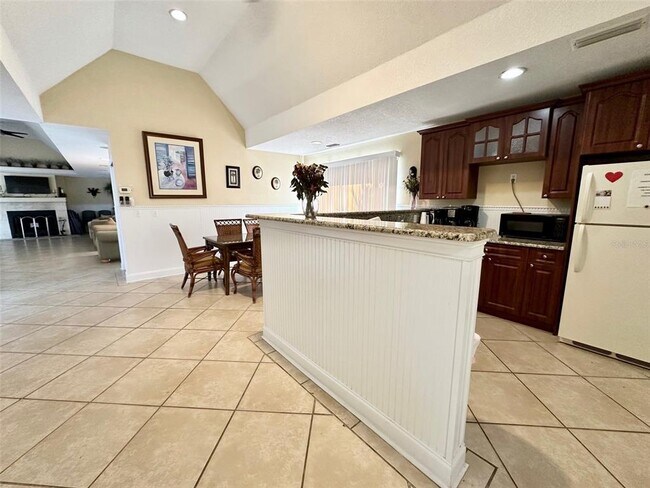 Building Photo - 455 Alt 19