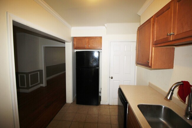 Building Photo - 2111 Redthorn Rd