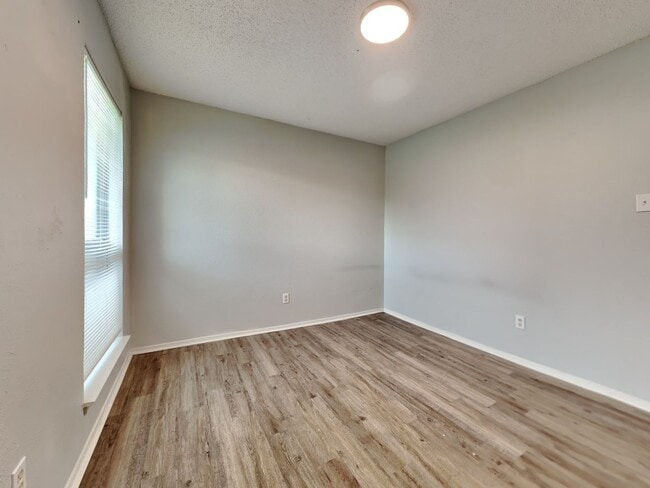 Building Photo - Spacious 3BR/2BA Home in the Heart of Arli...