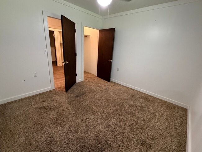 Building Photo - 475972 E 740 Rd