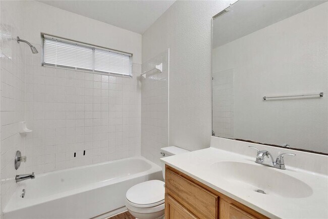 Building Photo - 1008 Balanced Rock Pl