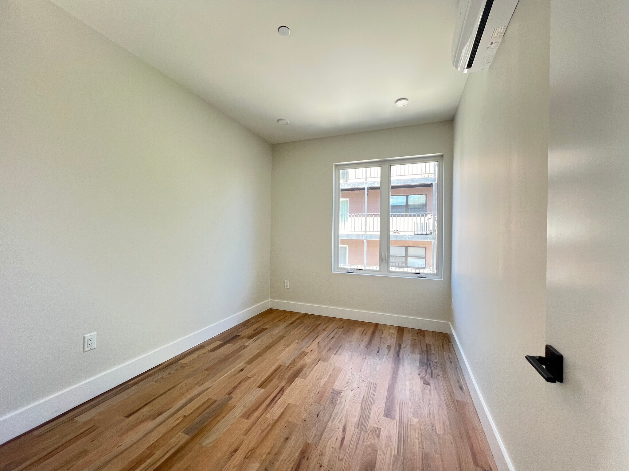 Unit 3BUnit 3B - 46 Van Reipen Ave