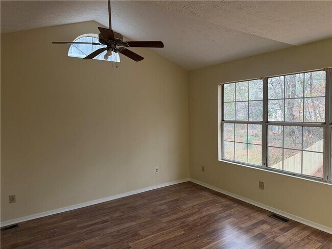 Building Photo - 1040 Hampton Hill Ct