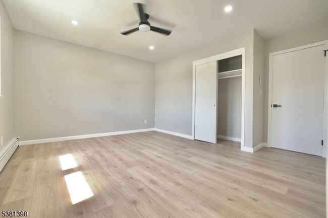 Building Photo - 467 Hobson Ave