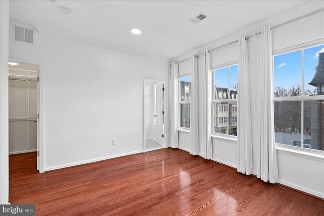 Building Photo - 702 Sentry Square