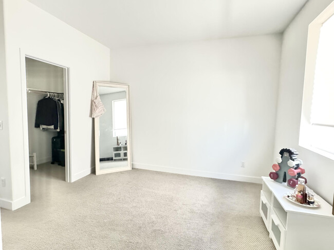 Building Photo - 41389 Penn Dr