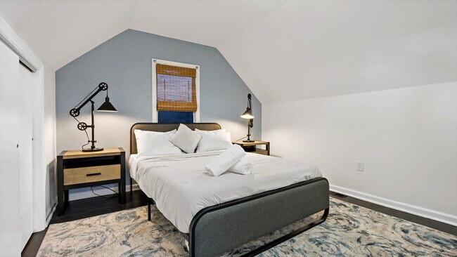 Building Photo - 5545 Davey St