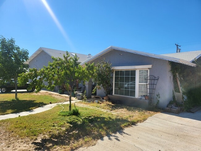 Building Photo - 2630 E Snavely Ave