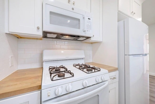 Building Photo - 801 Salem Ln