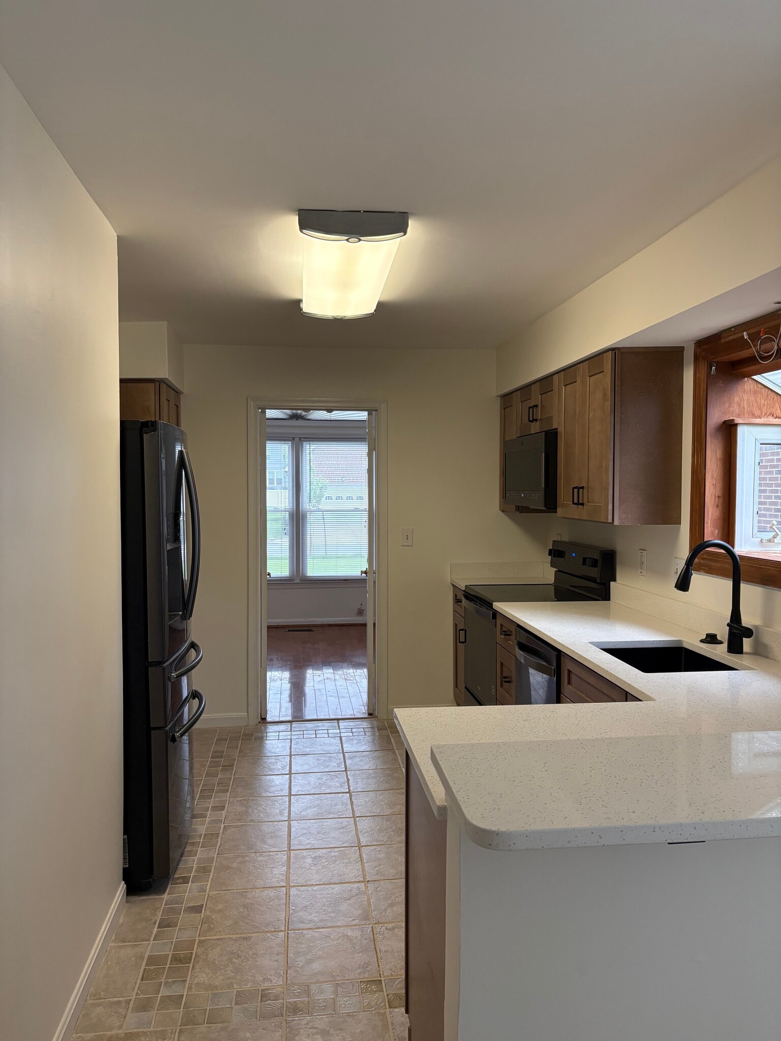 Building Photo - 14208 Greenview Dr