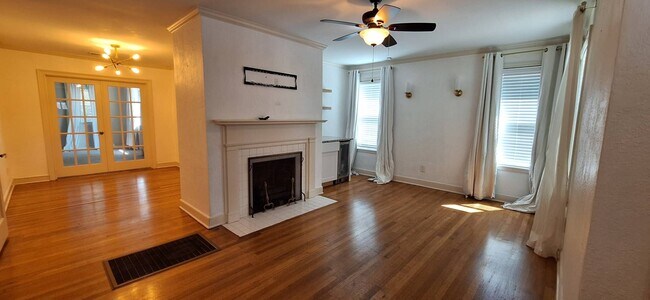 Building Photo - Beautiful 3 bedroom