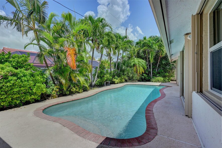 Building Photo - 7785 W Country Club Blvd