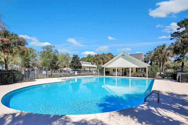 Building Photo - Waterfront Community in Richmond Hill!