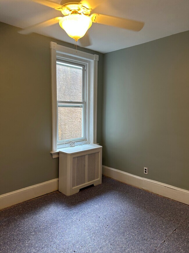 Building Photo - 422 Martin St