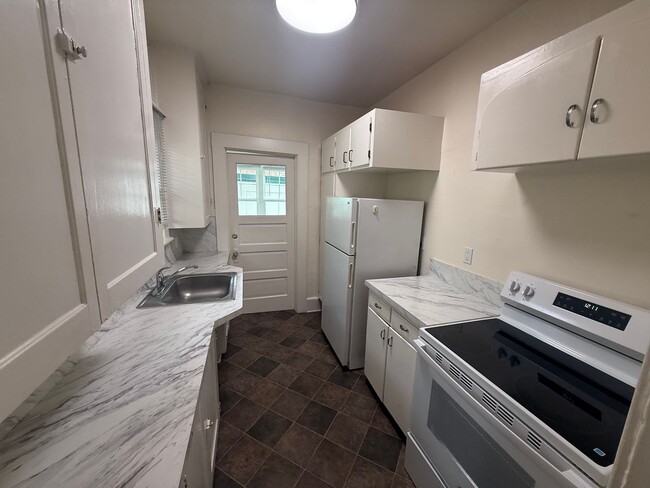 Building Photo - Charming 1BR/1BA House