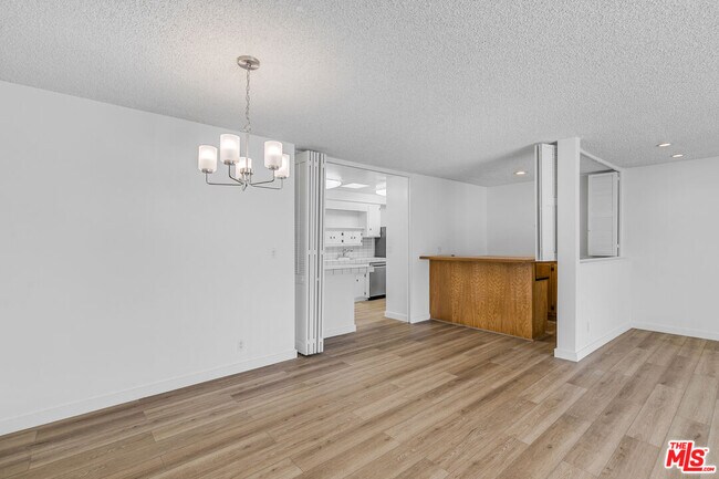 Building Photo - 825 S Gretna Green Way