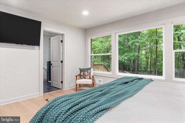 Building Photo - 4386 Lakewood Dr