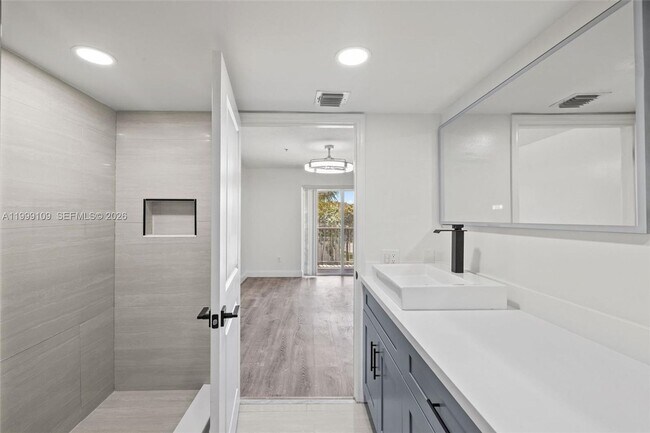 Building Photo - 470 S Park Rd