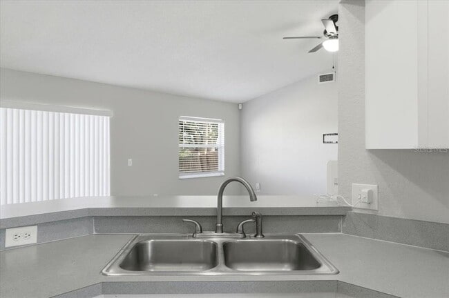 Building Photo - 985 Highland Crest Cir